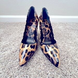 Guess Pumps